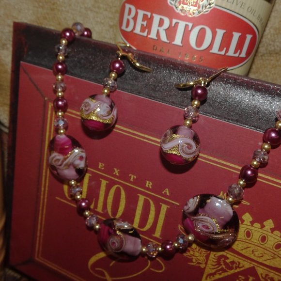 Handcrafted necklace/earring set with a trio of Murano focals - Picture 9 of 9